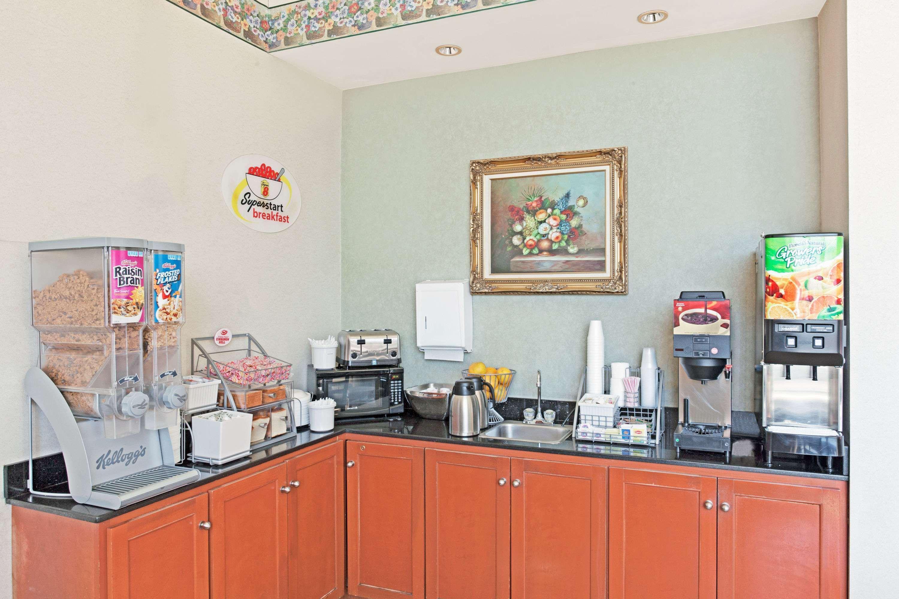 Super 8 By Wyndham North Hollywood Motel Los Ángeles